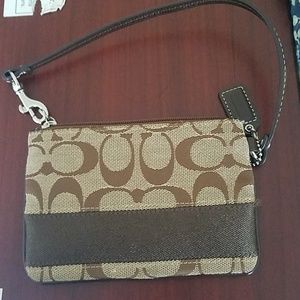 Coach clutch wrislet